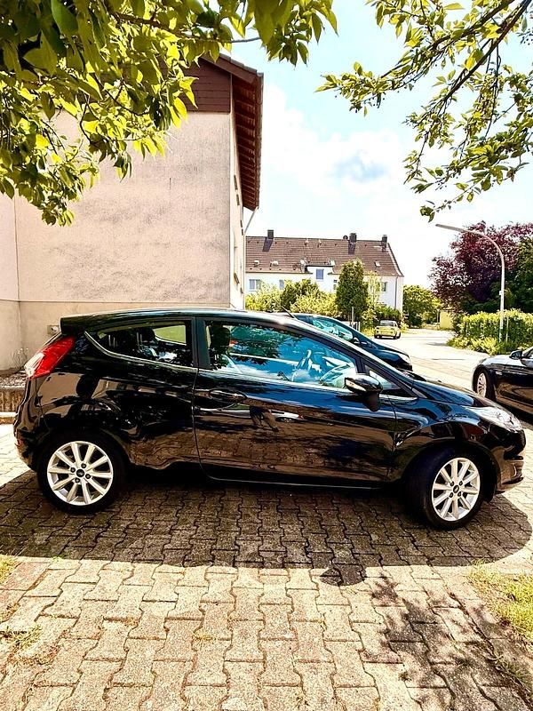 Gebraucht Ford Fiesta Titanium 80 PS (58 kW) 2017 Schwarz Kleinwagen