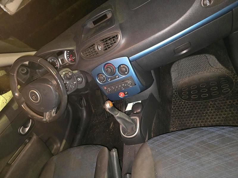 Gebraucht Renault Clio II 75 PS (55 kW) 2008 Weiß Kleinwagen