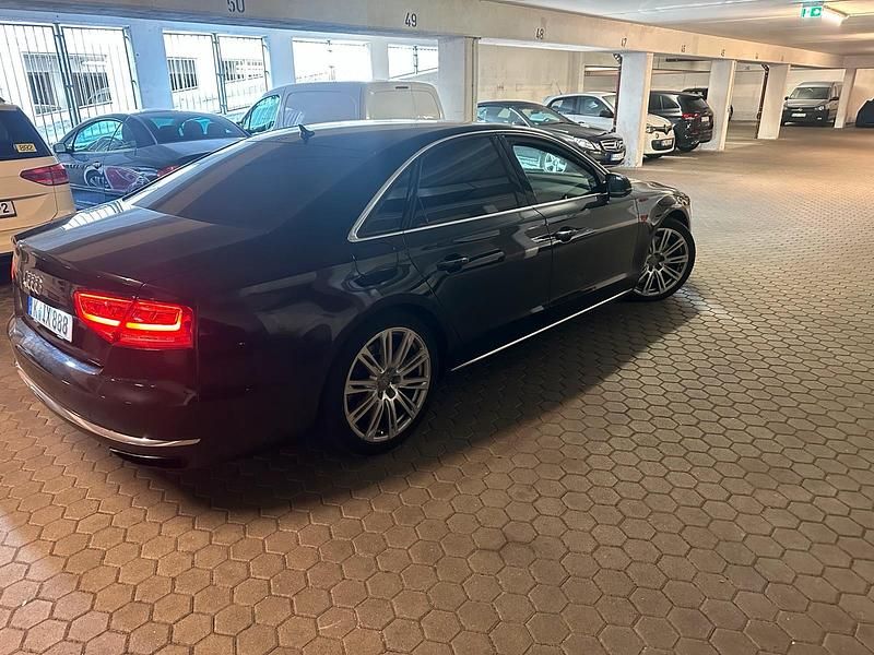 Second-hand Audi A8 2011 Negru Berlinǎ