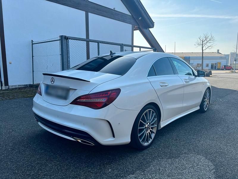 Gebraucht Mercedes CLA220 AMG 170 PS (125 kW) 2019 Weiß Coupé