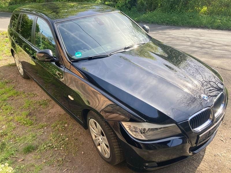 Second-hand BMW 318 143 CP (105 kW) 2010 Negru Break