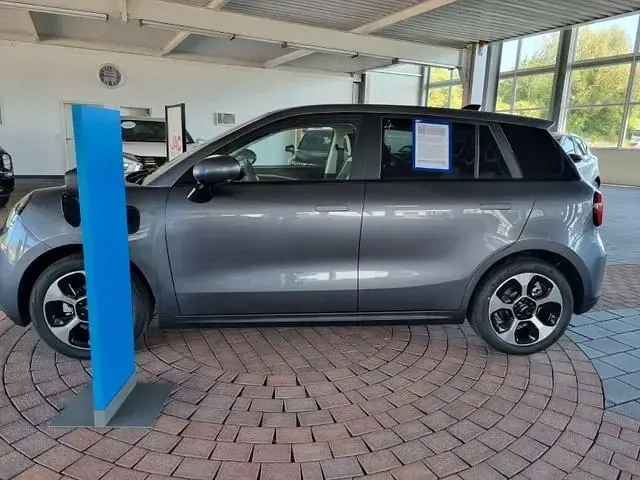 Neu JAC E30X 100 kW (136 PS) 2026 Grau Kleinwagen
