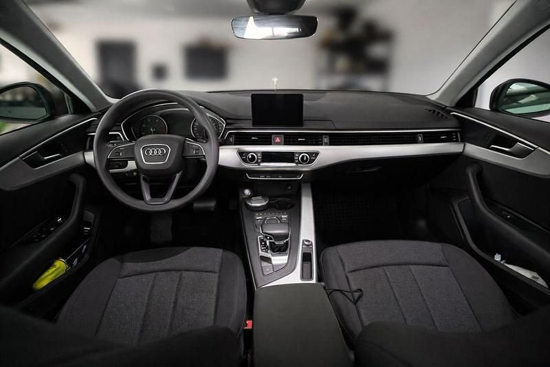 Second-hand Audi A4 150 CP (110 kW) 2017 Negru Break