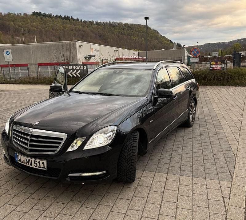Gebraucht Mercedes E200 136 PS (100 kW) 2013 Schwarz Limousine