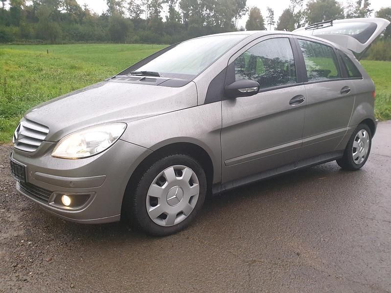 Braun Gebraucht 2007 Mercedes B200 Van / Kleinbus | 6.950 € (Etwas zu teuer) - Bild 1/4