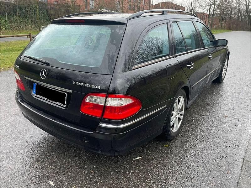 Gebraucht Mercedes E200 Avantgarde 163 PS (119 kW) 2005 Schwarz Limousine
