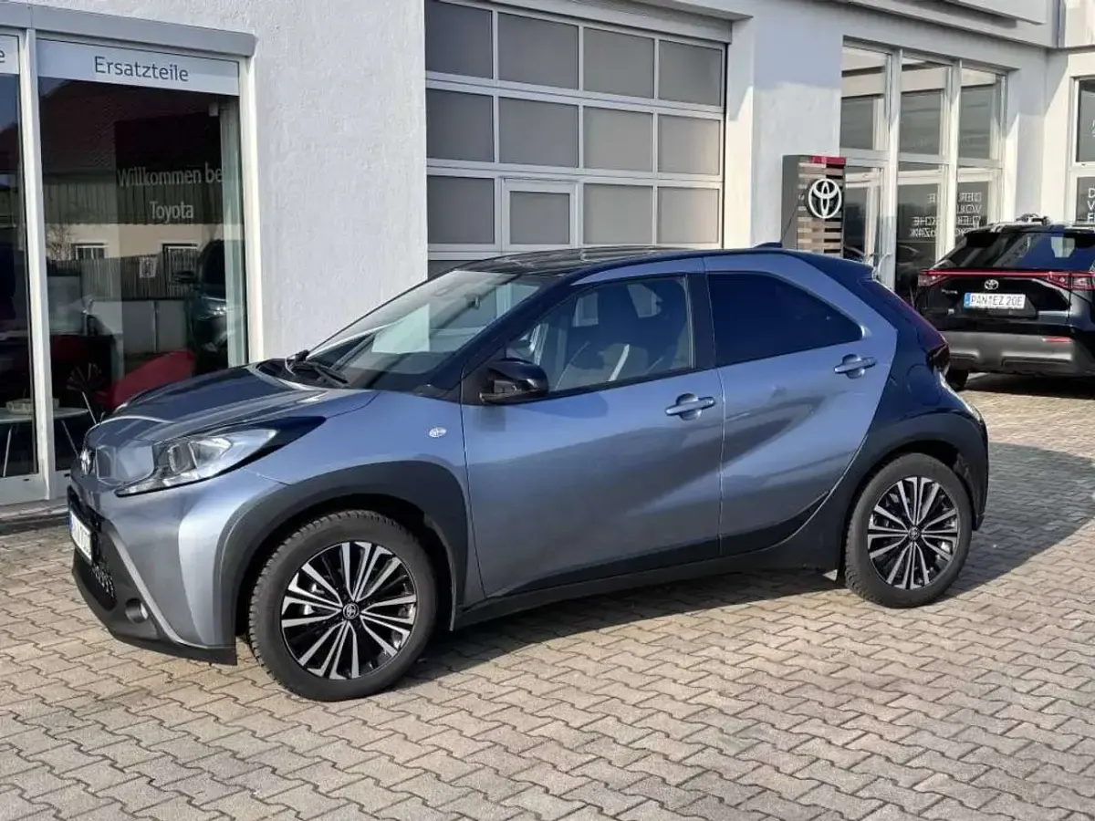 Gebraucht Toyota Aygo X Basis 72 PS (52 kW) 2025 Grau SUV