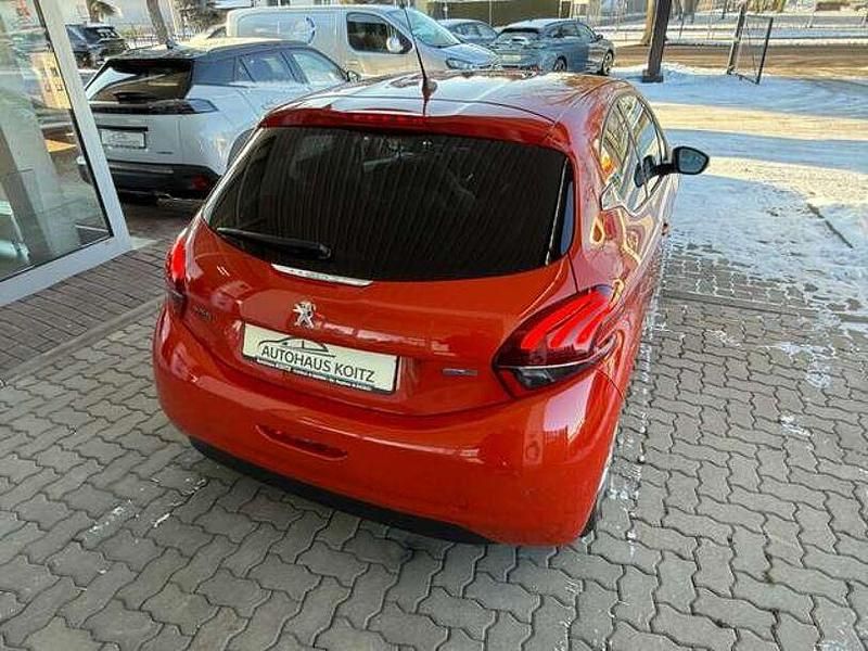 Gebraucht Peugeot 208 Allure 110 PS (80 kW) 2016 Lackierung orange power/metall Kleinwagen