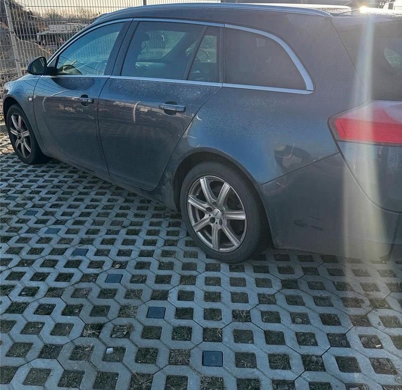 Blau Gebraucht 2012 Opel Insignia Kombi | 1.200 € (Superpreis) - Bild 1/4
