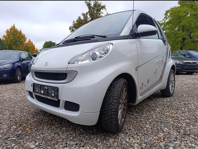 Weiß Gebraucht 2011 Smart ForTwo Coupé Coupé | 4.349 € (Superpreis) - Bild 1/4
