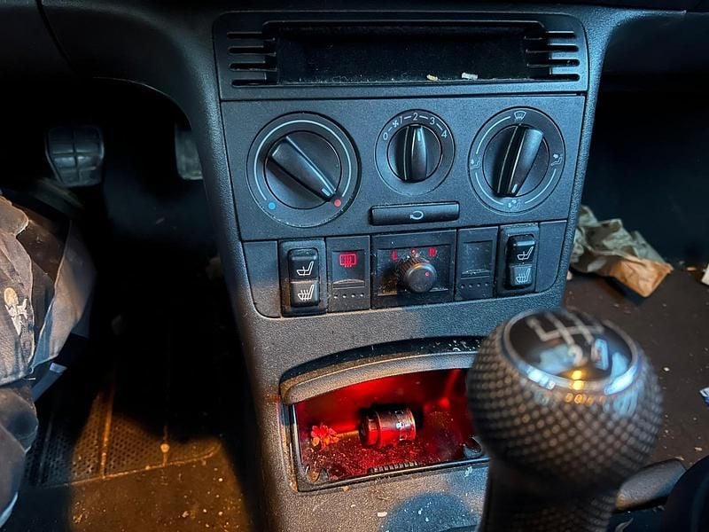 Gebraucht VW Golf IV 75 PS (55 kW) 2002 Schwarz Kleinwagen