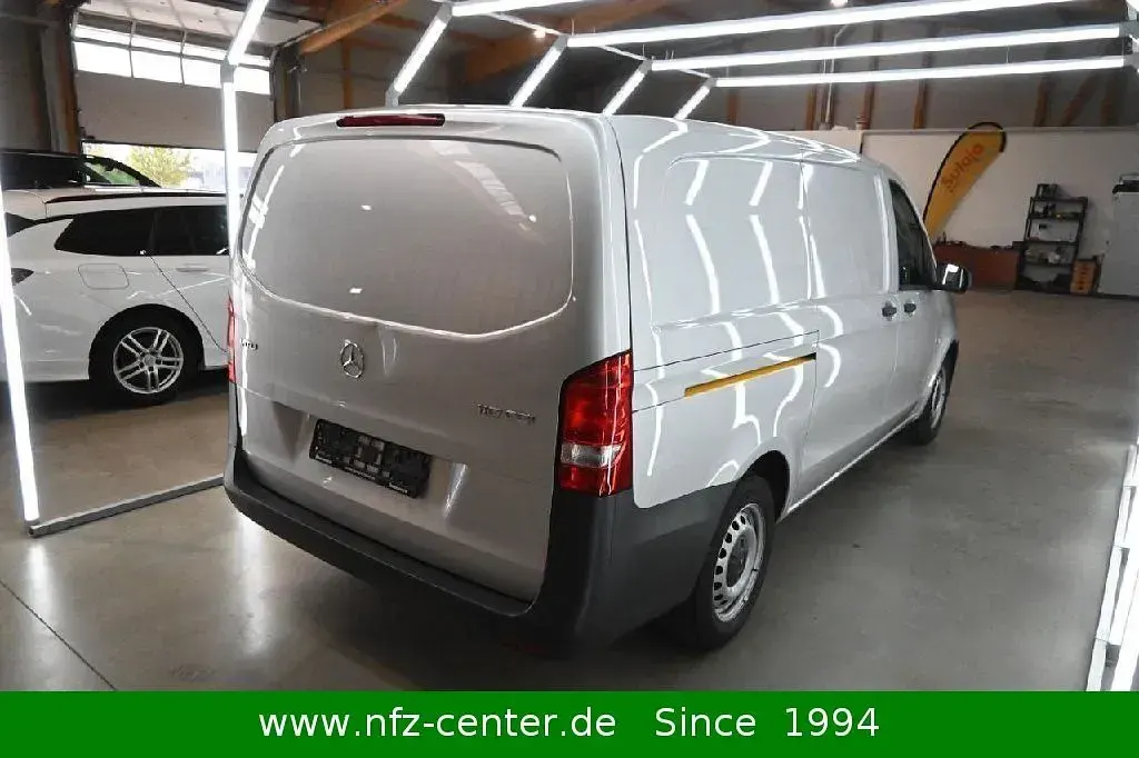 Gebraucht Mercedes Vito 102 PS (75 kW) 2020 Silber Van