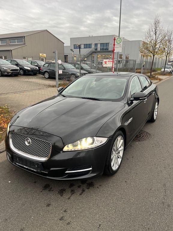 Schwarz Gebraucht 2011 Jaguar XJ Luxury Limousine | 13.999 € - Bild 1/4
