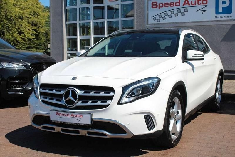 Gebraucht Mercedes GLA200 Urban 156 PS (114 kW) 2018 Weiß SUV