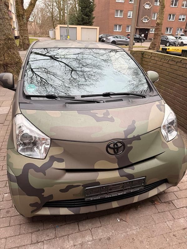 Gebraucht Toyota iQ 68 PS (50 kW) 2013 Silber Kleinwagen