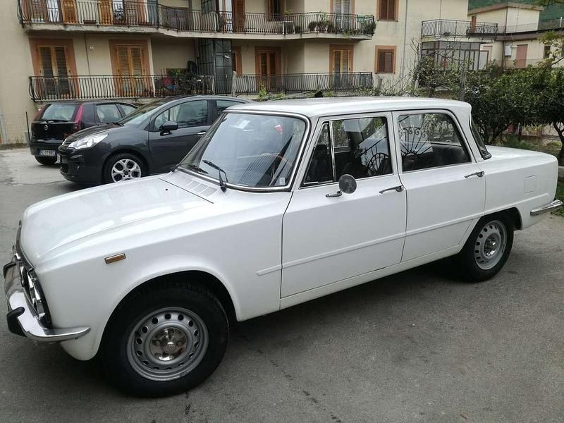 Weiß Gebraucht 1975 Alfa Romeo Giulia Super Limousine | 20.000 € - Bild 1/4