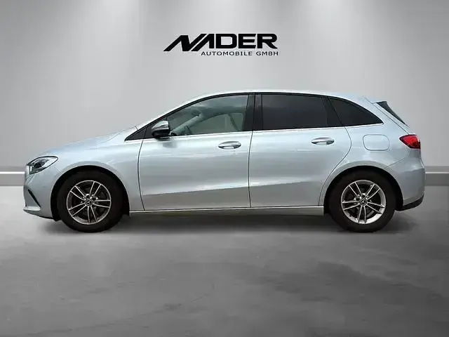 Gebraucht Mercedes B180 Business 116 PS (85 kW) 2020 Silber Kleinwagen
