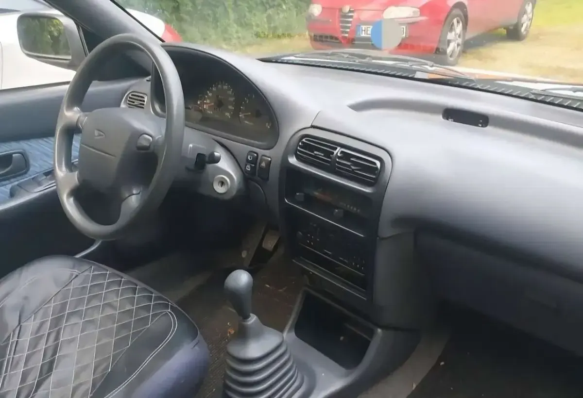 Gebraucht Daihatsu Charade 75 PS (55 kW) 1996 Silber Limousine