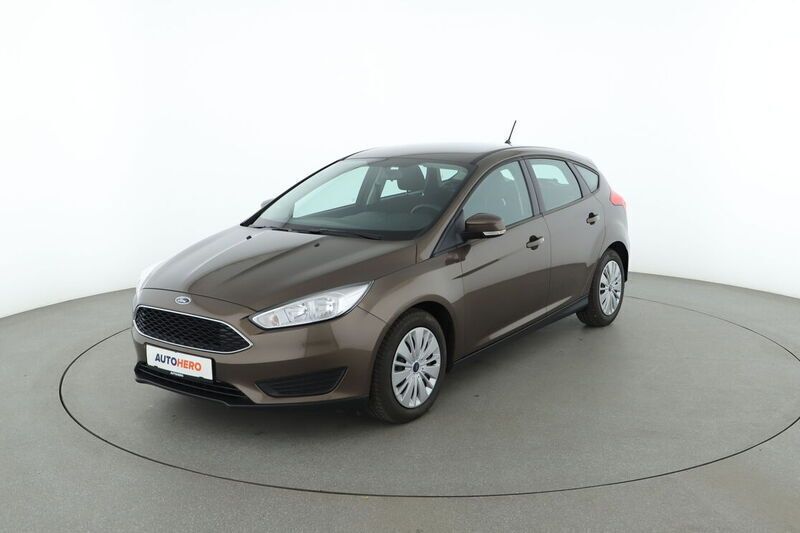 Braun Gebraucht 2018 Ford Focus Trend Limousine | 11.250 € - Bild 1/4