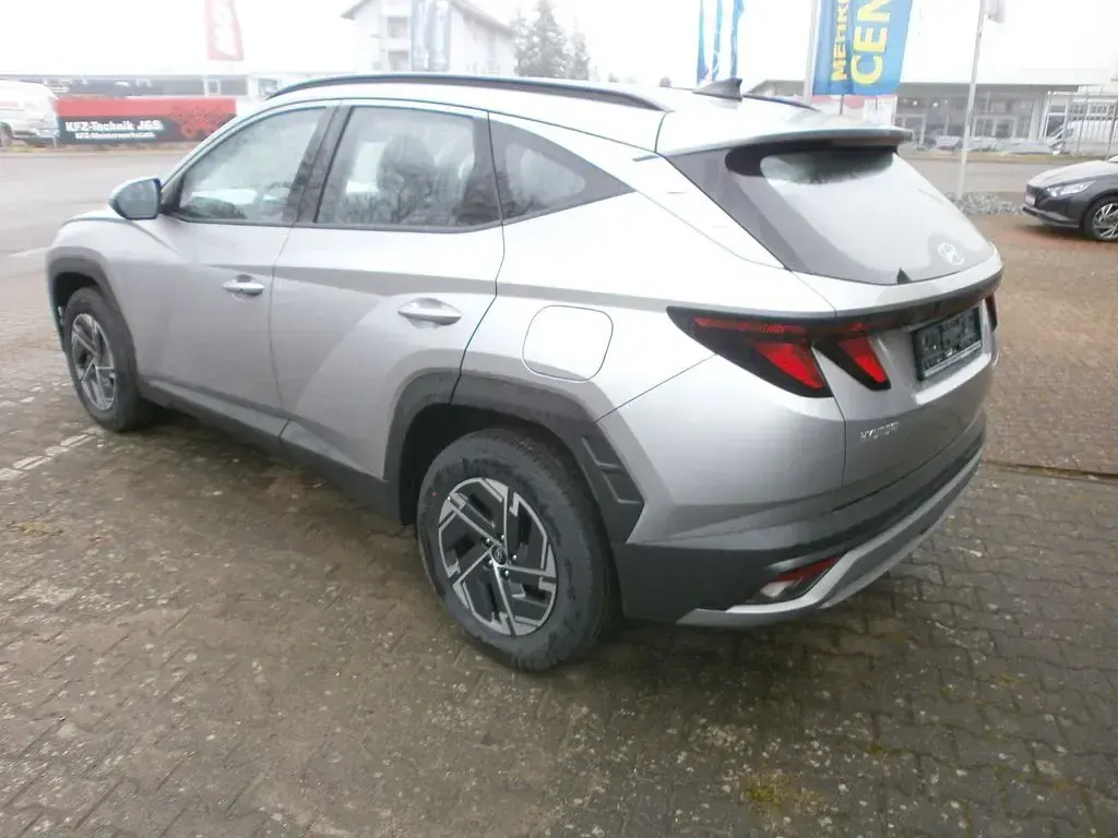 Gebraucht Hyundai Tucson 160 PS (117 kW) 2024 Shimmering silver/verschieden SUV