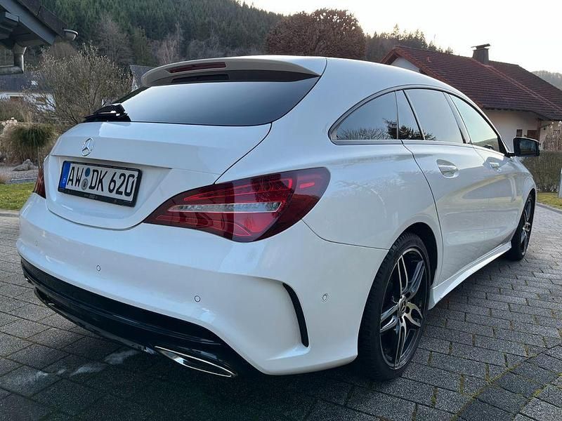 Gebraucht Mercedes CLA180 Shooting Brake AMG line 122 PS (89 kW) 2019 Weiß Kombi