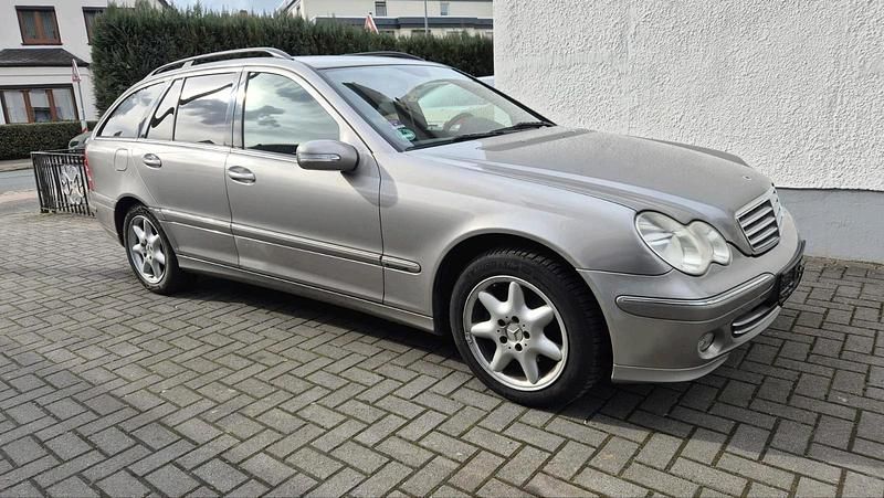 Gebraucht Mercedes C220 Elegance 150 PS (110 kW) 2005 Silber Kombi