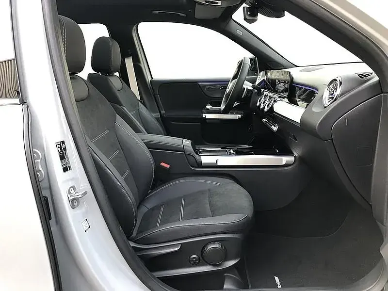 Gebraucht Mercedes GLB220 190 PS (139 kW) 2025 Grau manufaktur lack manufaktur alpingrau uni SUV