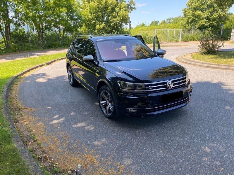 Schwarz Gebraucht 2019 VW Tiguan Allspace R-line SUV | 27.750 € - Bild 1/4