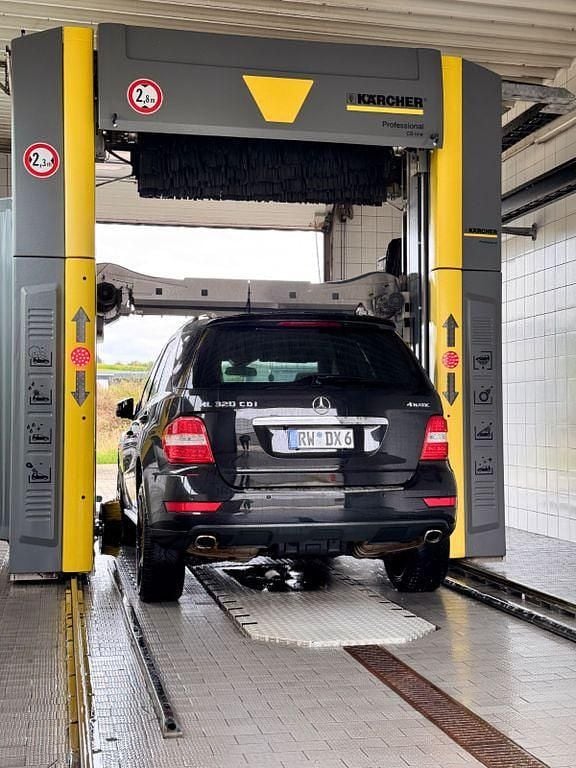 Schwarz Gebraucht 2009 Mercedes ML320 SUV | 12.499 € (Etwas zu teuer) - Bild 1/4
