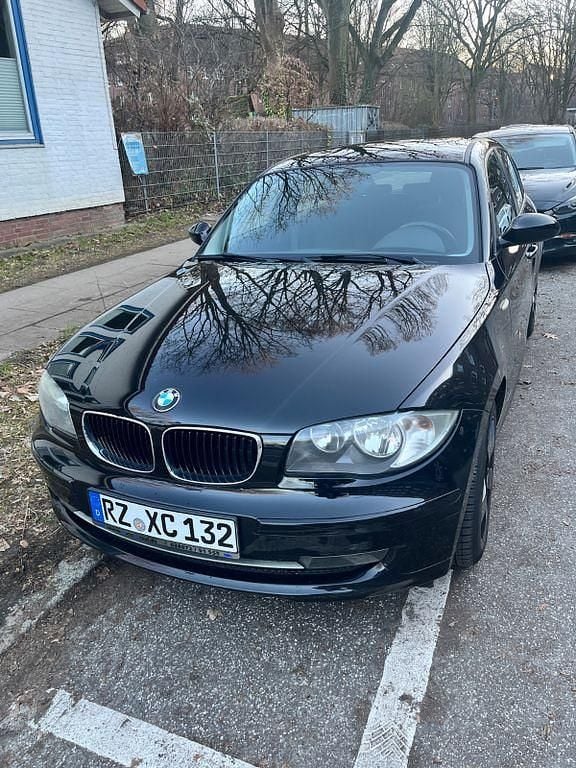 Gebraucht BMW 116 122 PS (89 kW) 2008 Schwarz Kleinwagen