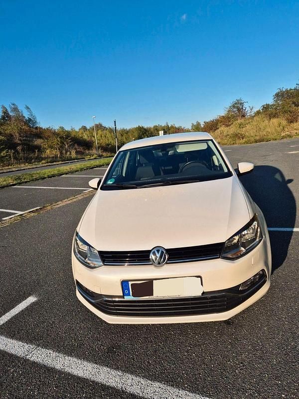 Weiß Gebraucht 2016 VW Polo Allstar Kleinwagen | 8.290 € (Guter Preis) - Bild 1/4