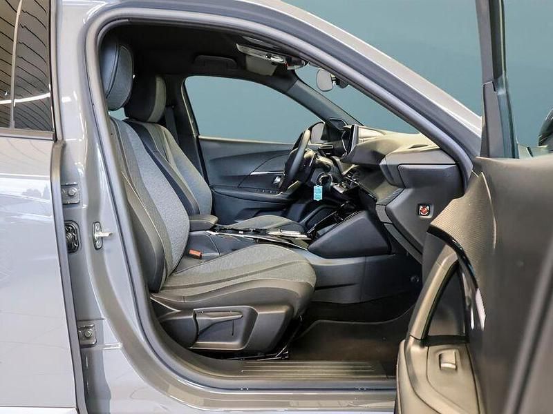 Gebraucht Peugeot 2008 131 PS (96 kW) 2023 Grau SUV