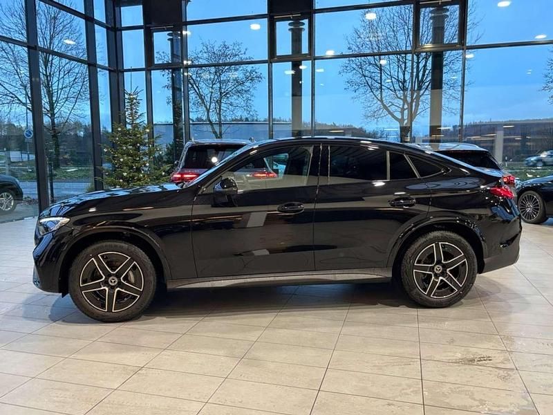 Gebraucht Mercedes GLC220 AMG line 197 PS (144 kW) 2025 Metalliclack obsidianschwarz Coupé
