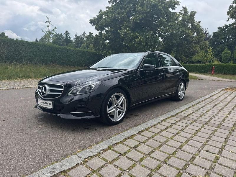 Obsidianschwarz Gebraucht 2015 Mercedes E350 Limousine | 18.890 € (Fairer Preis) - Bild 1/4