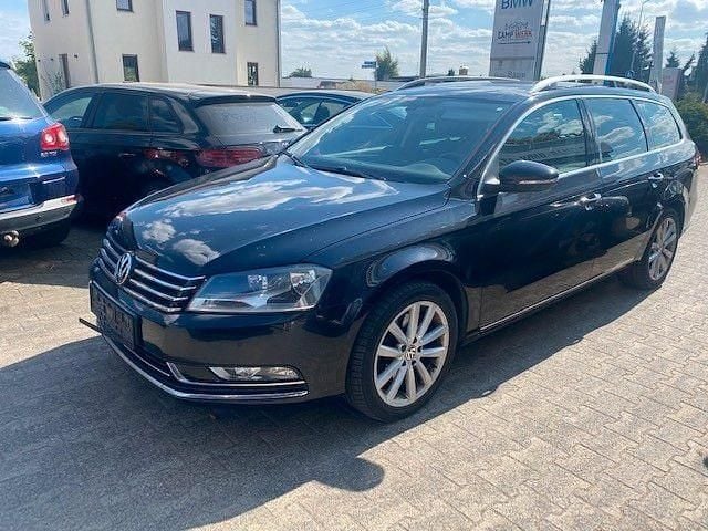 Schwarz Gebraucht 2012 VW Passat Highline Kombi | 3.900 € (Guter Preis) - Bild 1/4