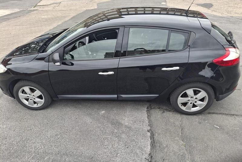 Schwarz Gebraucht 2011 Renault Mégane III Limousine | 2.750 € - Bild 1/4