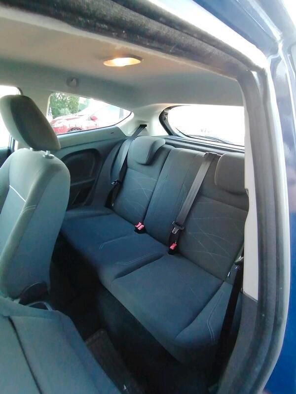 Blau Gebraucht 2015 Ford Fiesta Kleinwagen | 3.600 € - Bild 1/4