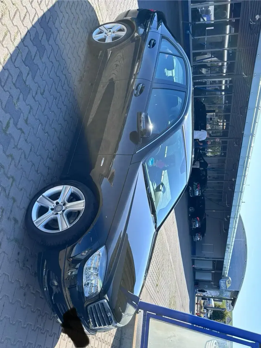 Gebraucht Mercedes C200 184 PS (135 kW) 2010 Schwarz Limousine