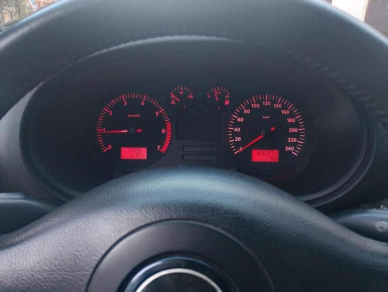 Second-hand Seat Leon 75 CP (55 kW) 2004 Gri Hatchback