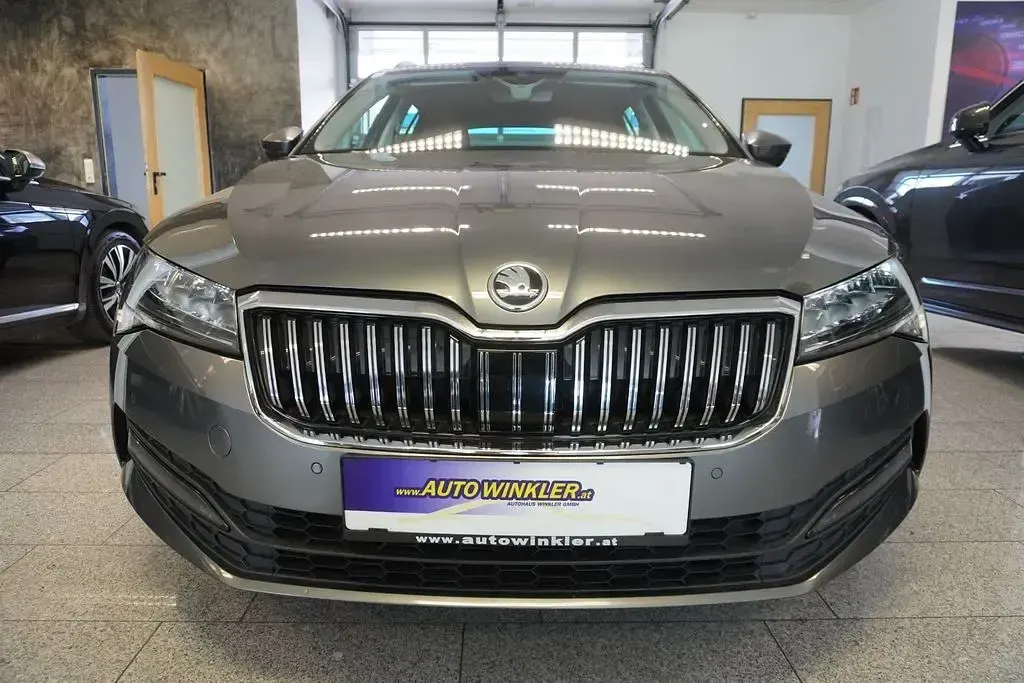 Gebraucht Skoda Superb Ambition 150 PS (110 kW) 2022 Silber Limousine