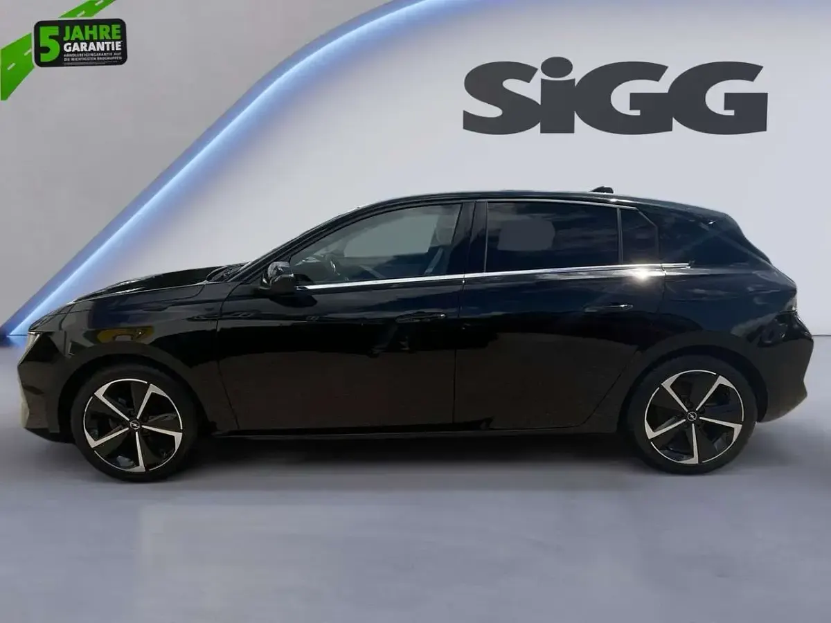 Gebraucht Opel Astra Elegance 131 PS (96 kW) 2023 Schwarz Kleinwagen
