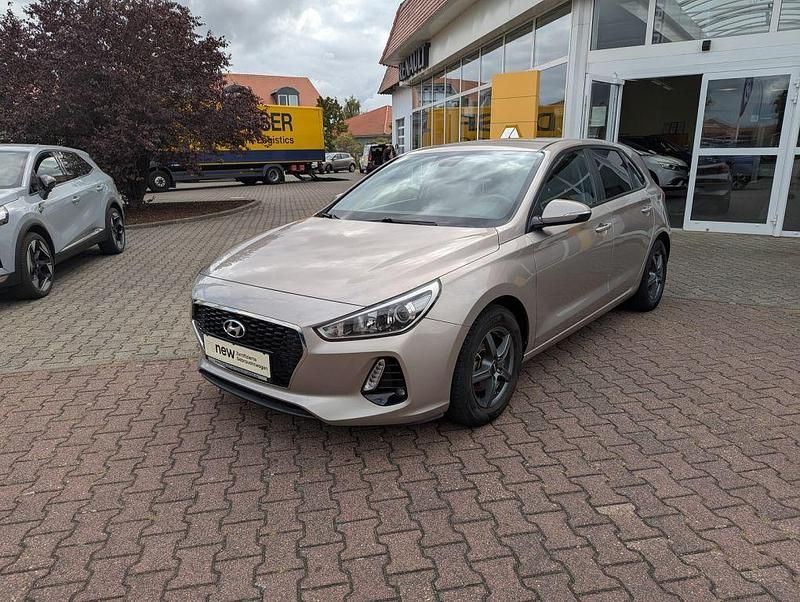 Beige Gebraucht 2018 Hyundai i30 Select Limousine | 11.490 € (Guter Preis) - Bild 1/4