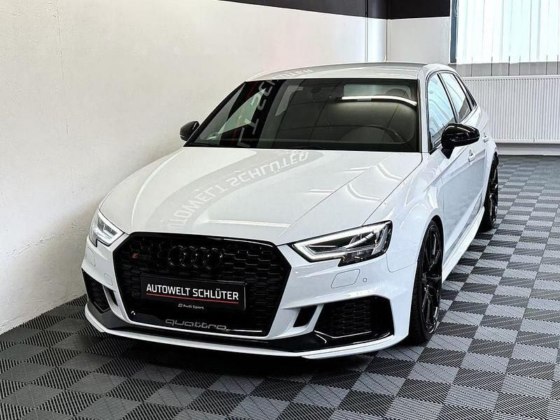 Weiß Gebraucht 2018 Audi RS3 Ambiente Kleinwagen | 50.400 € (Teuer) - Bild 1/4
