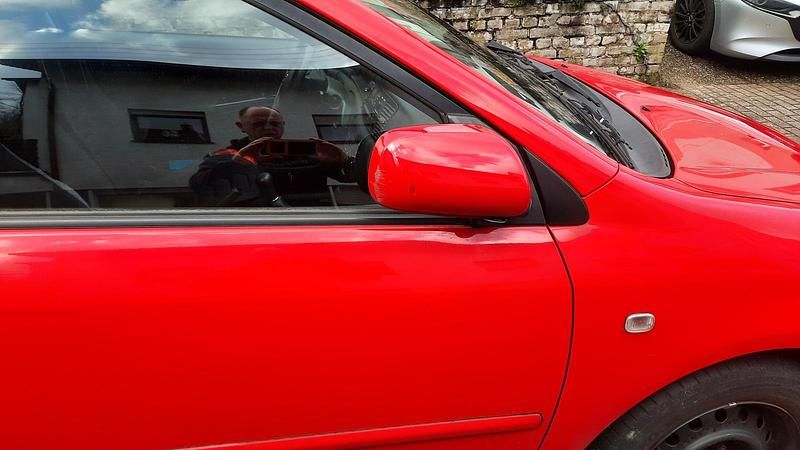 Gebraucht Toyota Corolla 97 PS (71 kW) 2004 Rot Limousine