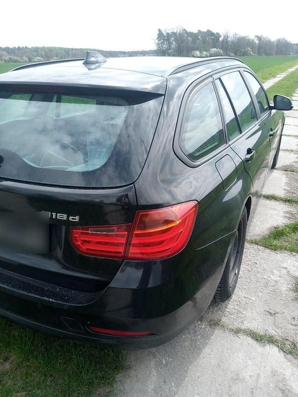 Gebraucht BMW 318 143 PS (105 kW) 2013 Schwarz Kombi