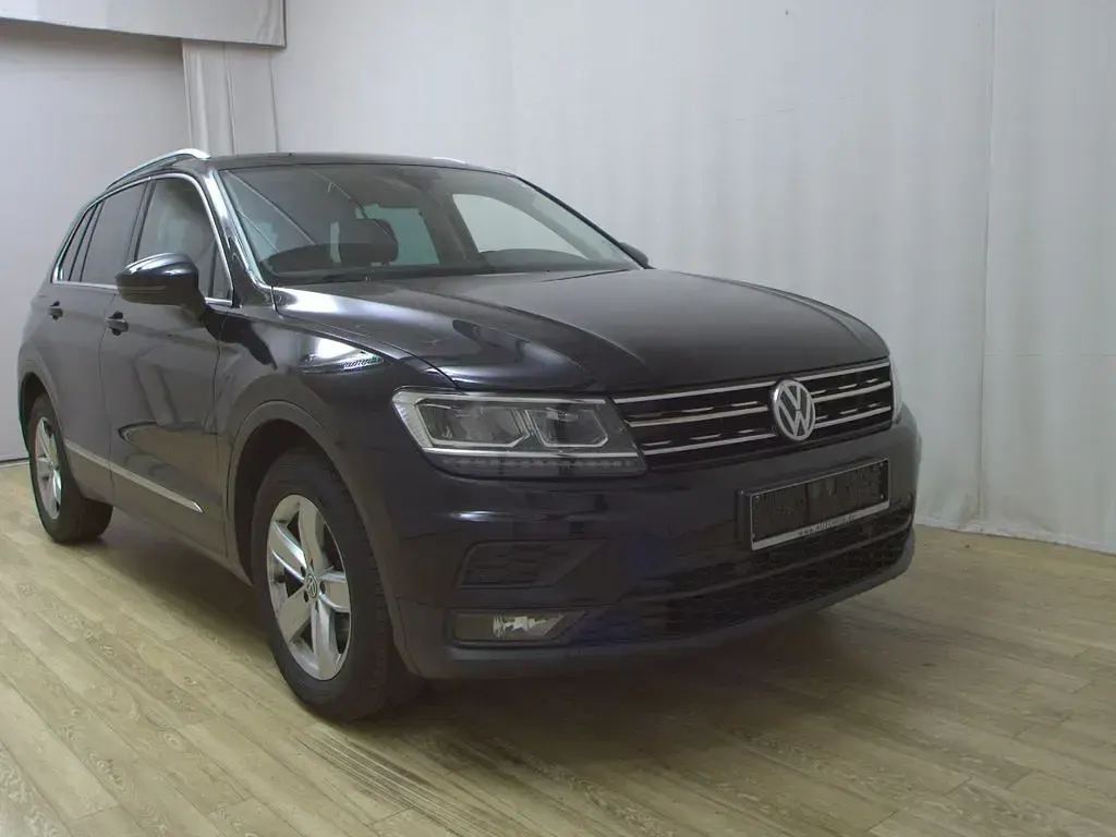 Gebraucht VW Tiguan Comfortline 150 PS (110 kW) 2020 Deep black perleffekt SUV