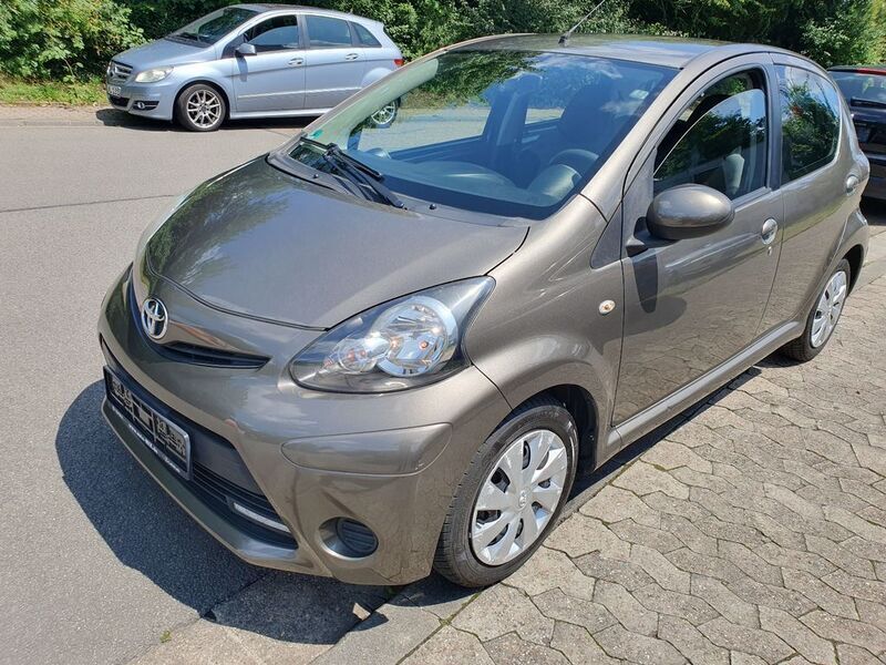 Gold Gebraucht 2012 Toyota Aygo Cool Kleinwagen | 5.100 € (Fairer Preis) - Bild 1/4
