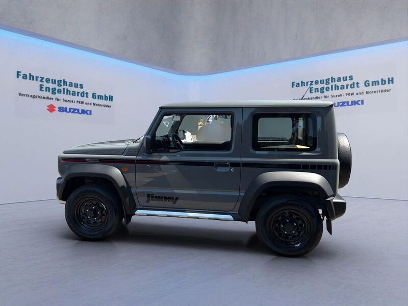 Grau Gebraucht 2024 Suzuki Jimny SUV | 30.990 € (Etwas zu teuer) - Bild 1/4