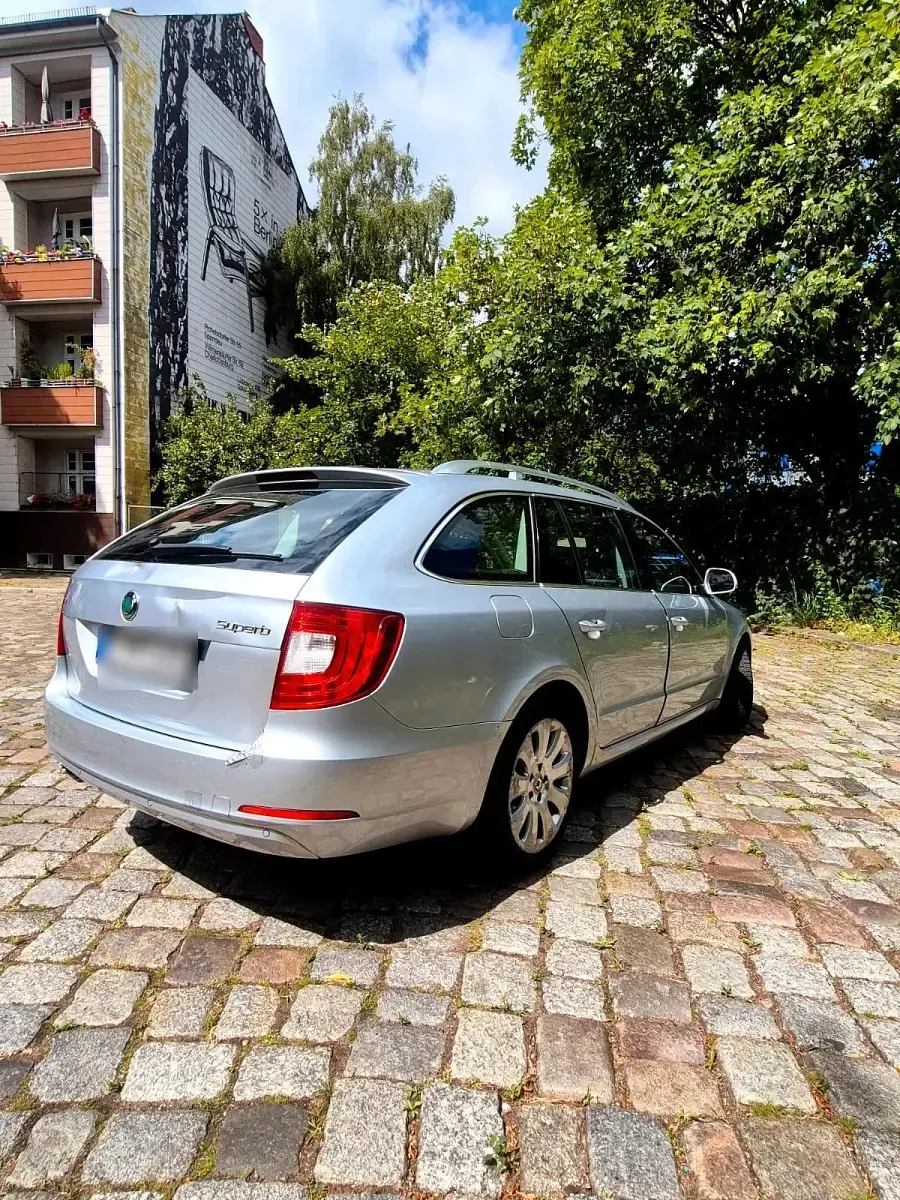 Gebraucht Skoda Superb Elegance 160 PS (117 kW) 2010 Grau Kombi