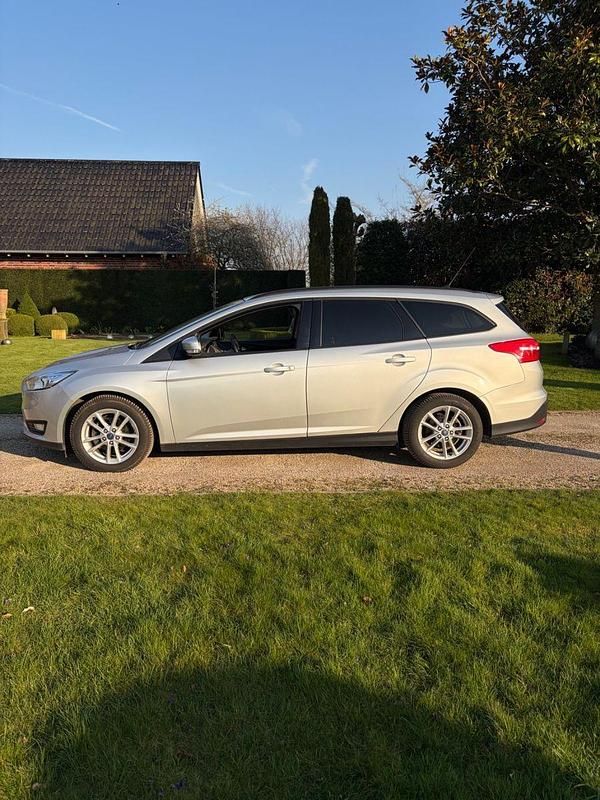 Gebraucht Ford Focus Trend 125 PS (91 kW) 2015 Silber Kombi